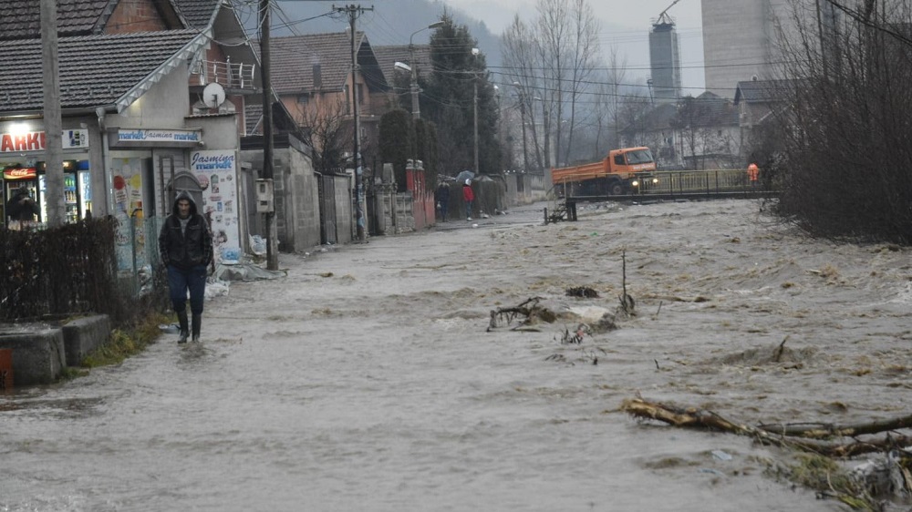 Reshjet e dendura te shiut, Serbia shpall gjendjen e jashtezakonshme